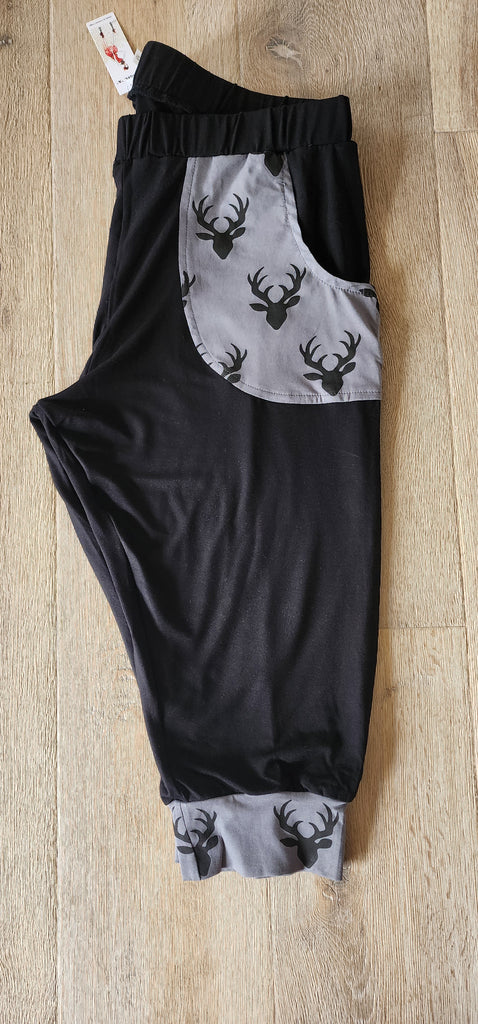 Black 3/4 Stag Print Pants