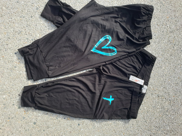 3/4 Black Teal Print Pants