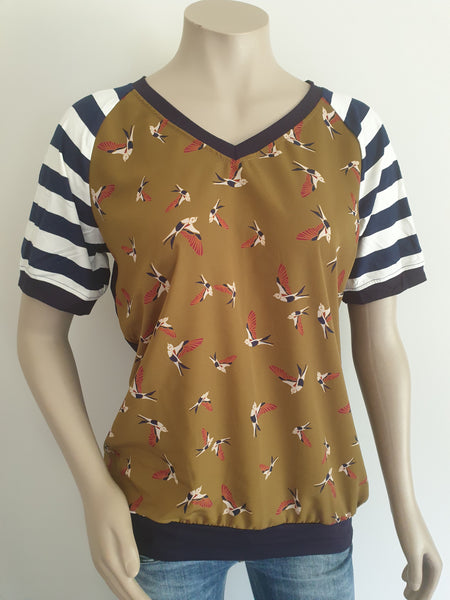 Bird Print Navy V Top